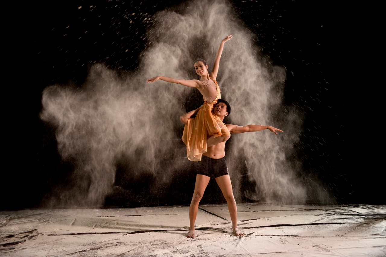 <b>Puesto 16: bailarines.</b> Trabajan en una variedad de industrias, desde casinos y cruceros hasta compañías de danza y videos musicales. La exigente naturaleza física del trabajo probablemente explica por qué, cada año, aproximadamente el 17.3% de los bailarines (unas 2,400 personas) pasan a una nueva carrera o dejan la fuerza laboral por completo en EEUU. Las actuaciones canceladas por la pandemia podrían contribuir a una mayor rotación entre los bailarines que la anticipada.