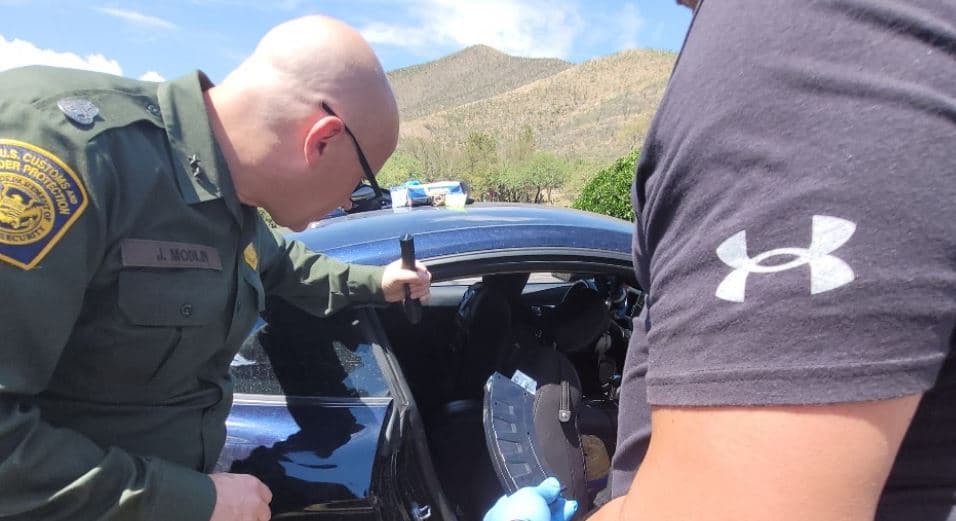 El oficial en jefe de la 
<b>Patrulla Fronteriza en el Sector Tucson, John R. Modlin</b>, informó que los primeros días de julio fueron de intenso trabajo para 
<b>la Patrulla Fronteriza pues lograron la detención de 14 inmigrantes y cuatro sospechosos de traficar con personas</b> en distintas carreteras del sur de Arizona.