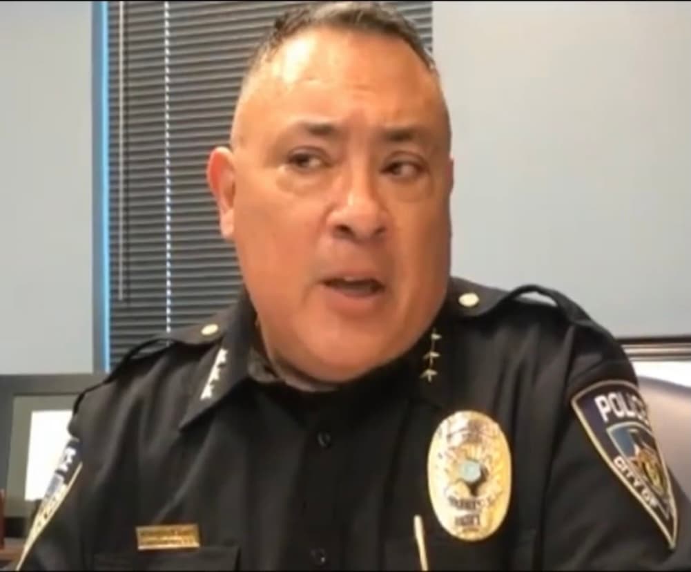 Poco importó toda la experiencia que Alberto Guajardo tenía como jefe de la policía de Eagle Pass, Texas, 
<b>al ver el cadáver de la <a href="https://www.univision.com/temas/ninos">pequeña</a> Victoria. </b>