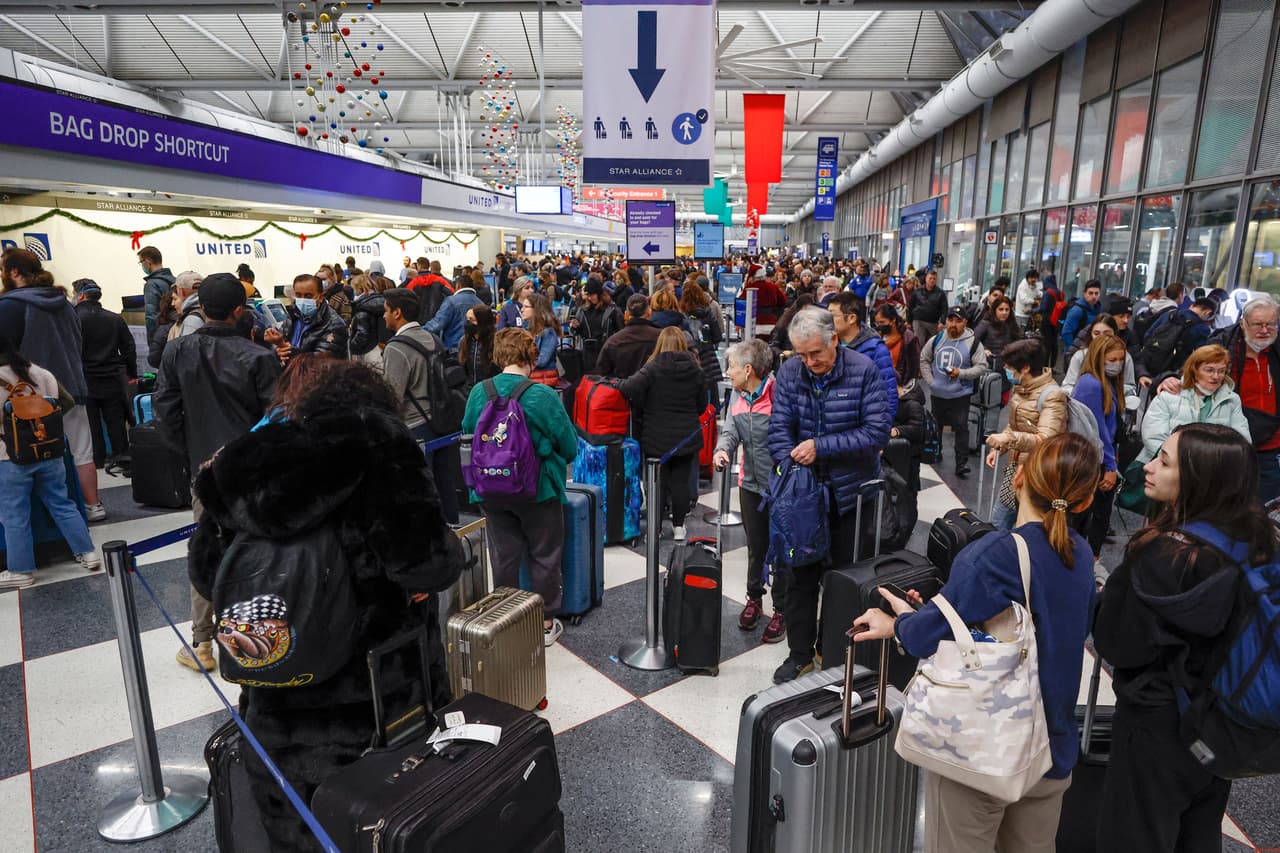 Alto volumen de pasajeros provoca retrasos en aeropuertos de Orlando y Tampa