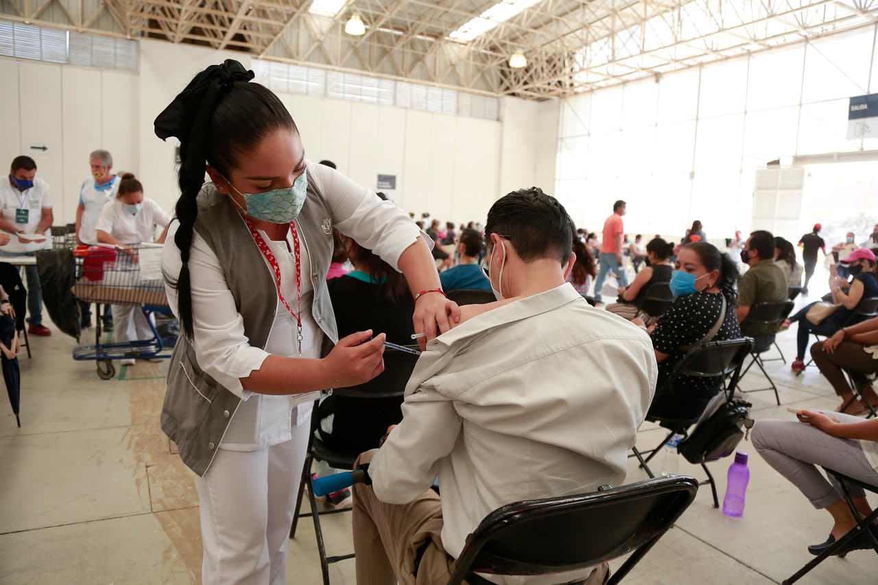En mayo de 2021, más de 50 mil personas fueron vacunadas en el estado mexicano de Querétaro con la vacuna china CanSino.