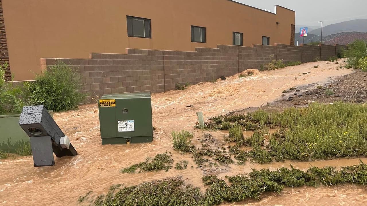 Varios residentes de Cedar City reportaron agua cayendo en los sótanos y estacionamientos.