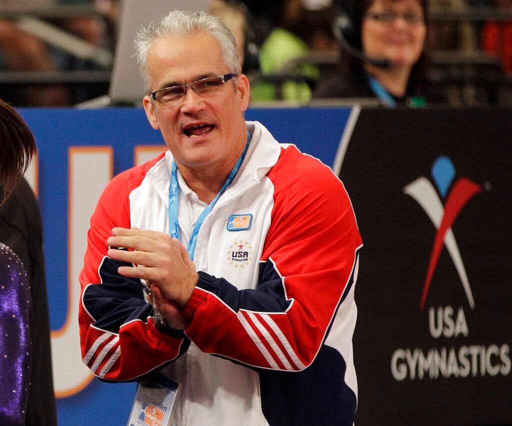 Un exentrenador del equipo olímpico de gimnasia de Estados Unidos se suicida tras ser acusado de abuso sexual y trata de personas