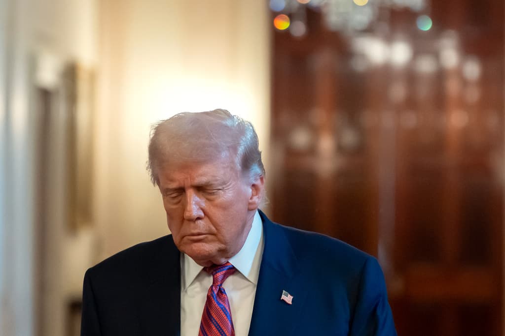 La demanda de Trump contra Wall Street Journal por $10 mil millones sigue el patrón del presidente contra los medios