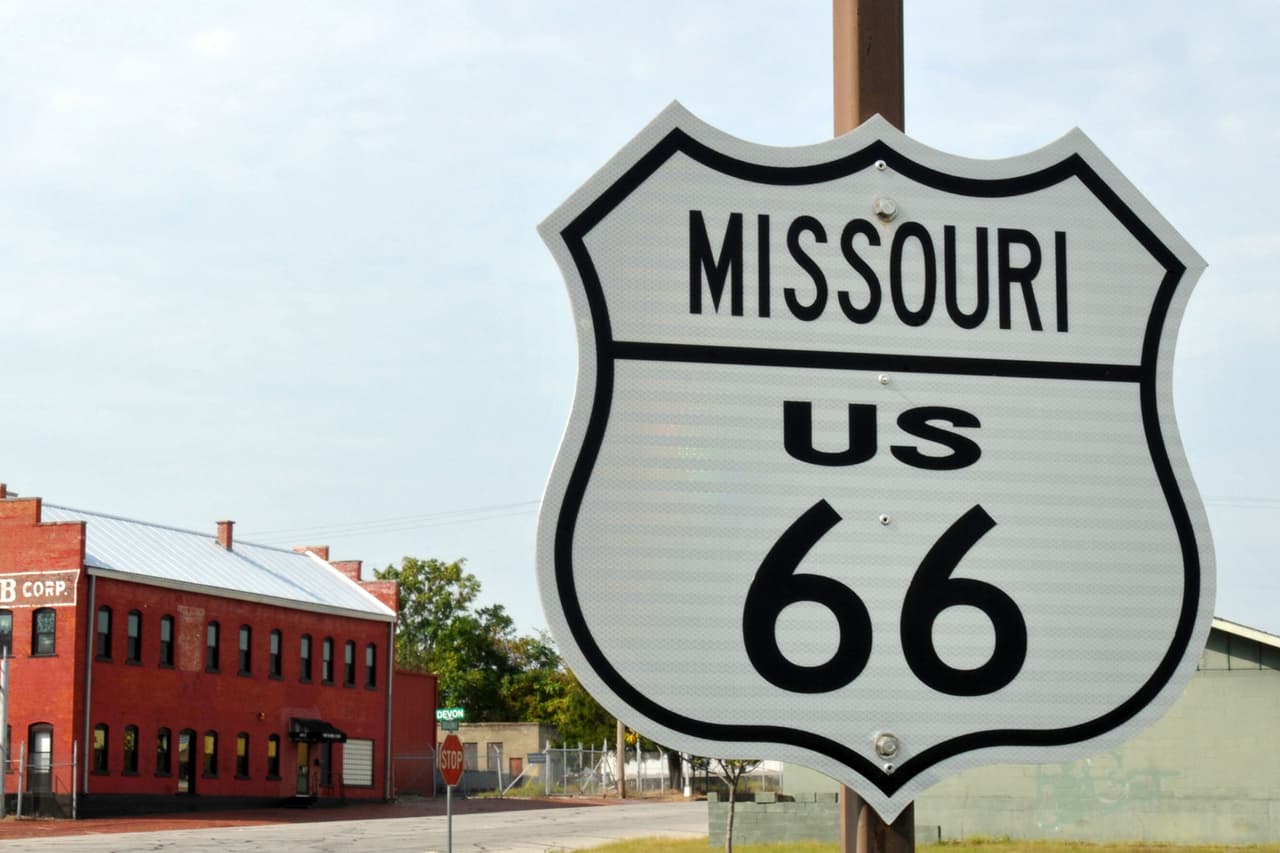 <b>Puesto 6. Missouri</b>
<br>
<br>Costo anual promedio de la propiedad de un automóvil: 3,369 dólares. 
<br>
<br>Costo promedio de la reparación cuando se enciende una luz de advertencia del motor: 224 dólares en repuestos y 151 dólares en mano de obra. 
<br>
<br>Costo anual promedio del seguro: 1,895 dólares.
<br>
<br>Gasto anual promedio en gasolina de cada conductor con licencia en el estado: 1,098 dólares. 
<br>
<br>Costo promedio de la gasolina en febrero de 2022: 3.1 dólares por galón.
<br>
