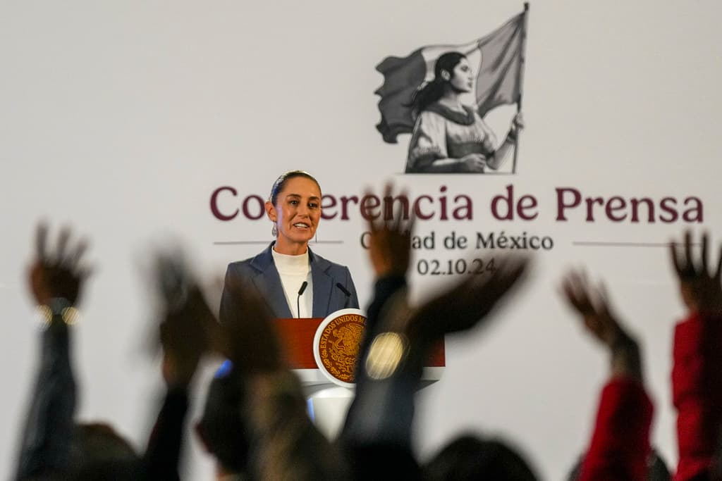 Sheinbaum trata de calmar temores ante triunfo de Trump y promete defender a inmigrantes de deportaciones masivas