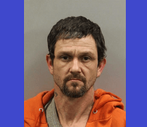 Perry Lee Cagle de 43 años, tiene una orden civil de arresto por incumplimiento de manutención a menores desde el 6 de febrero del 2019.
<br>Cagle tiene un atraso en los pagos por $ 8,077.42.
<br>Cagle mide 5’ 5y pesa 140 lbs.
<br>Su última residencia está localizada en el 252 McCranford Road, Asheboro, NC 27205
<br>Si usted tiene pistas sobre su paradero contacte a la oficina del Sheriff del Condado de Randolph al 336-318-6699 or 9-1-1.