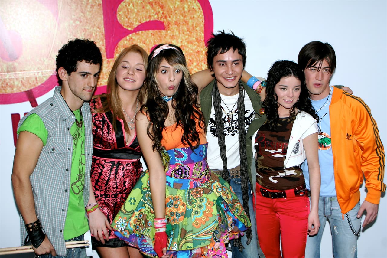 'Lola, érase una vez' también fue otro proyecto musical de Damián, ésta fue protagonizada por 
<b><a href="http://www.univision.com/temas/eiza-gonzalez">Eiza González</a></b> y tuvo su momento de gloria en la música, esta historia fue lanzada después del éxito de 'RBD'.