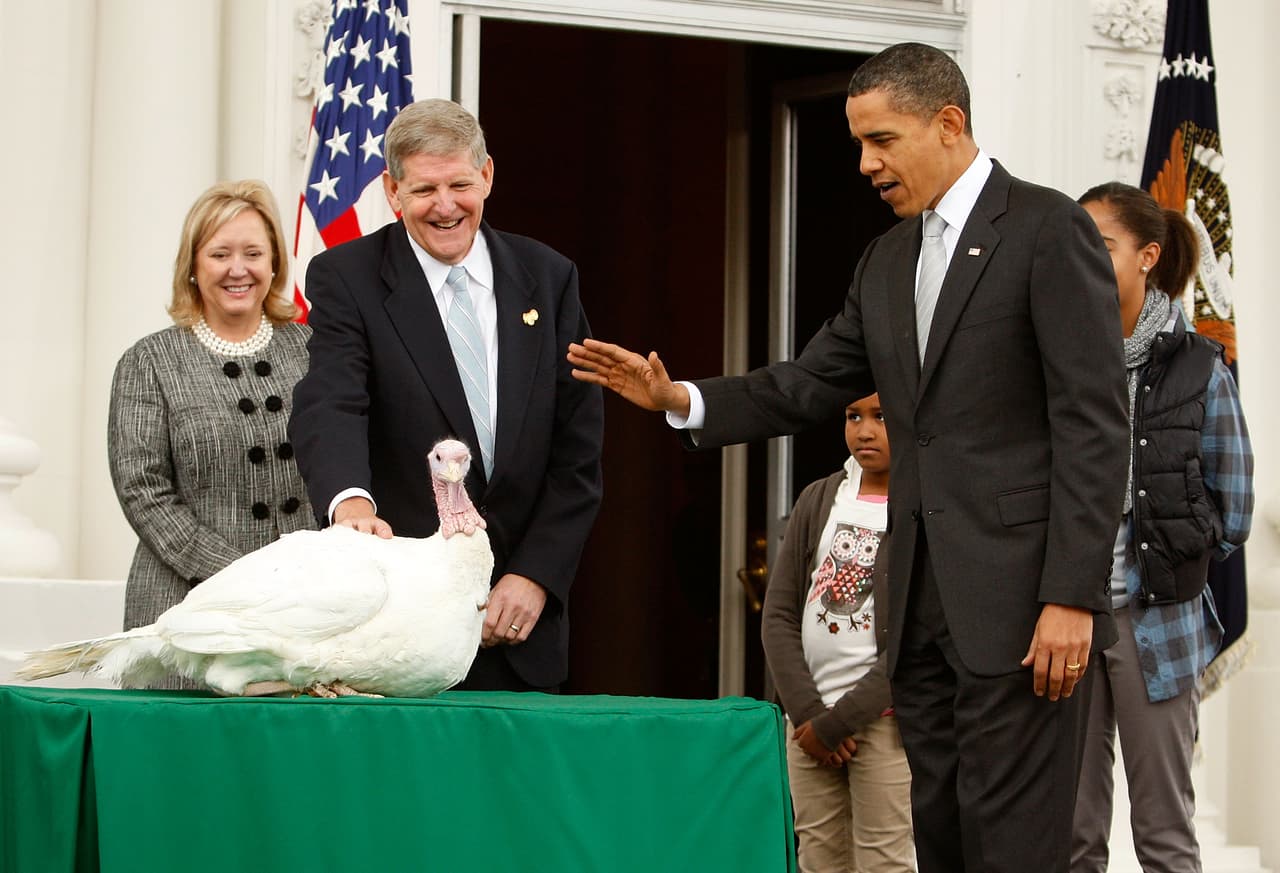 El perdón de pavos en la era 
<b>Barack Obama </b>comenzaron con 'Coraje', en 2009, siempre junto a sus hijas Sasha y Malia, aunque este año no estuvieron presentes en el acto.
