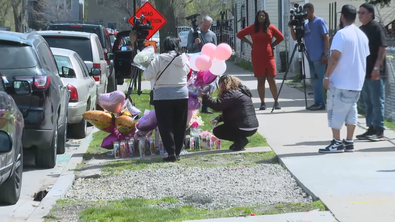 Donde falleció Ariana Molina, hay un pequeño altar con sus fotos.