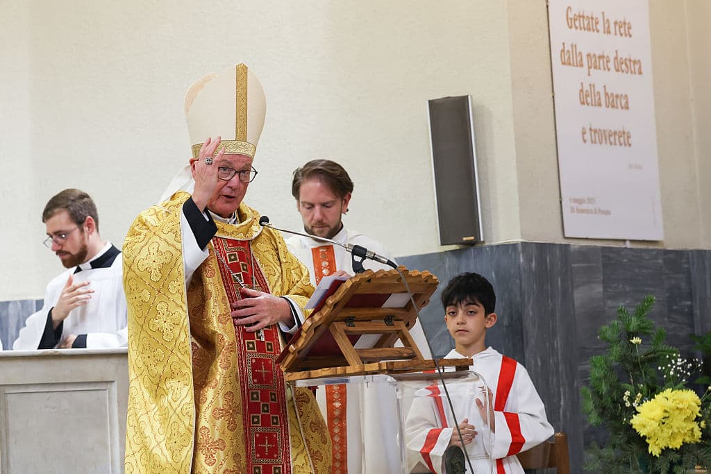 No es la primera vez que el cardenal y 
<b><a href="https://www.univision.com/noticias/dolan-oficio-como-arzobispo-de-ny" target="_blank">arzobispo de Nueva York, Timothy Dolan</a></b>, participa en el cónclave para elegir al nuevo papa y su nombre se menciona como uno de los favoritos.