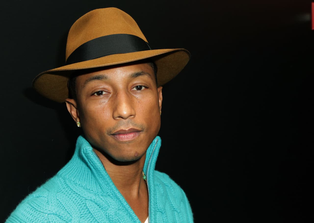 <span class="cms-h3-H3"><b>Pharrell Williams. </b></span>
<b><h3 class="cms-h3-H3">Nominaciones: 1 </h3>¿A qué está nominado?: </b>Video del Año por "Safari".