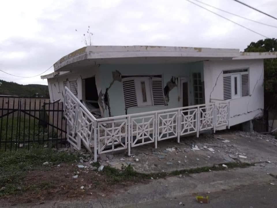Una casa colapsada.