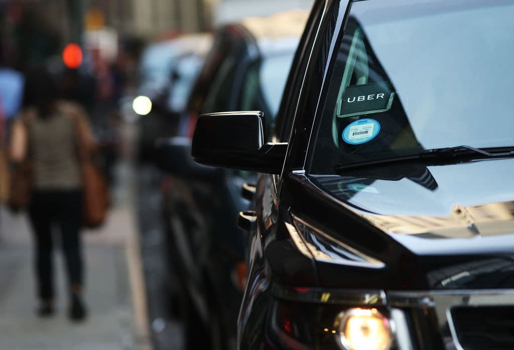 La empresa de transporte 
<b><a href="https://www.univision.com/local/miami-wltv/subio-al-auto-de-un-hombre-creyendo-que-era-su-uber-y-desperto-desnuda-en-la-pequena-habana-video" target="_blank">Uber</a></b> publicó este 17 de abril el 
<b>Índice de Artículos Perdidos y Recuperados (Lost & Fund) 2024</b>, en el cual Miami destaca como la ciudad más "olvidadiza", destronando a Los Ángeles, que cayó al segundo lugar.