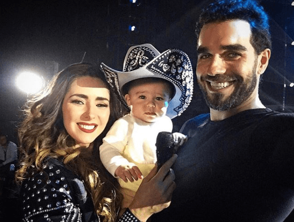 Ariadne Díaz y 
<a href="https://www.univision.com/famosos/ariadne-diaz-respondio-celos-escenas-besos-marcus-ornellas">Marcus Ornellas </a>son una de las parejas más estables del mundo del espectáculo y desde que nació su hijo Diego los tres comparten momentos juntos en redes sociales.