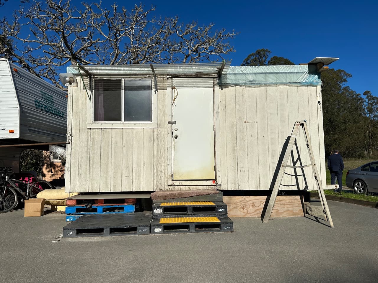 Esta es la casa donde presuntamente vivía Chunli Zhao, de 66 años, identificado como el pistolero y detenido en una cárcel del condado de San Mateo.