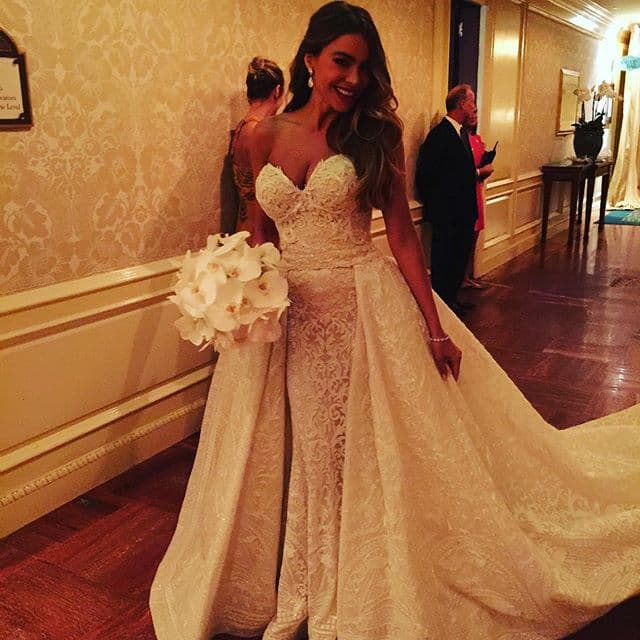 Sofía lució de lo más hermosa en su vestido diseñado por Zuhair Murad. Fiel a su estilo, la actriz lució su melena suelta y un maquillaje que resaltaba su linda sonrisa.