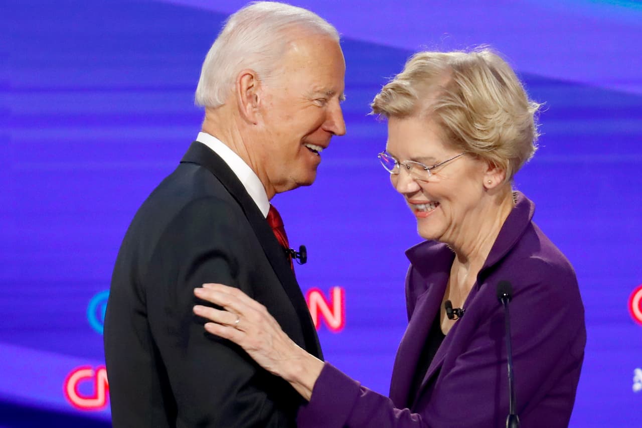 <b>Elizabeth Warren:</b> "En este momento de crisis, es más importante que nunca que el próximo presidente restaure la esperanza de los estadounidenses en un gobierno bueno y efectivo, y he visto a Joe Biden ayudar a reconstruir nuestra nación", 
<a href="https://www.univision.com/noticias/elecciones-en-eeuu-2020/tras-semanas-de-espera-warren-apoya-la-candidatura-de-biden-para-enfrentar-a-trump">dijo la senadora por Massachusetts en un tuit el 15 de abril</a>. Fue la última aspirante a la nominación demócrata en expresar su apoyo a Biden.