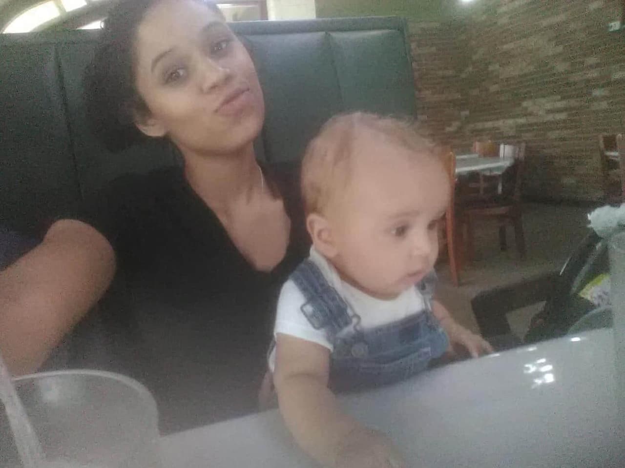 Las hermanas de Leila Cavett, la joven madre que está desparecida desde hace 10 días, podrán ver a su sobrino después que apareció caminando solo en Miramar el domingo 26 de julio. 
<br>