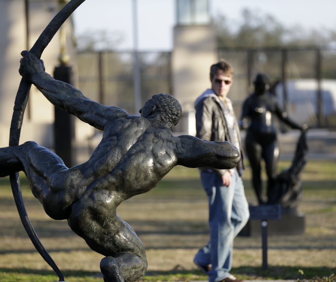 <i><b>Besthoff Sculpture Garden, New Orleans.</b> </i>Entre pinos, magnolias y robles que rodean dos lagunas se encuentra este jardín de esculturas, parte del Museo de Arte de New Orleans, Louisiana. Allí puede ver con seguridad más de 90 obras de artistas de renombre de todo el mundo.