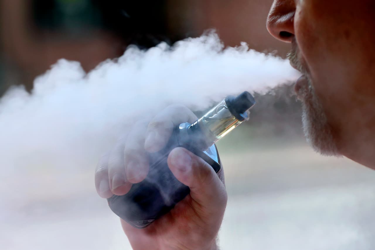 Michigan se convierte en el primer estado en prohibir los cigarrillos electrónicos con saborizantes