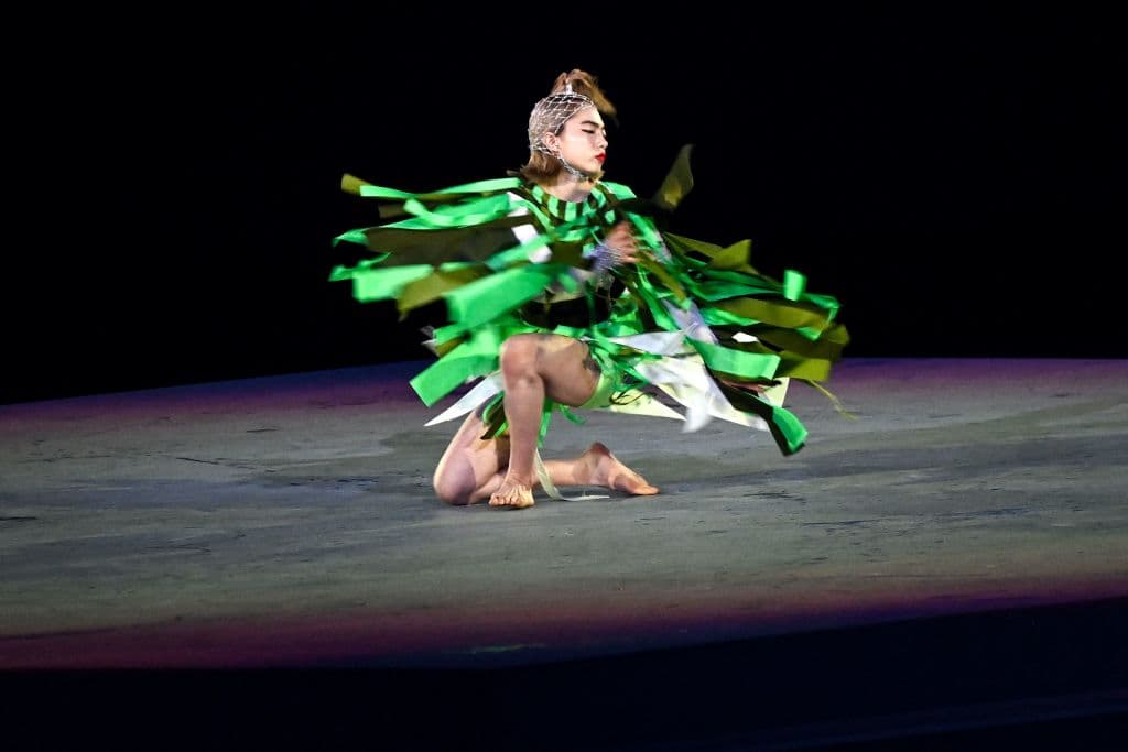 También hubo danzas tradicionales japonesas. En la imagen se ve a la bailarina nipona Aoi Yamada, durante su actuación.