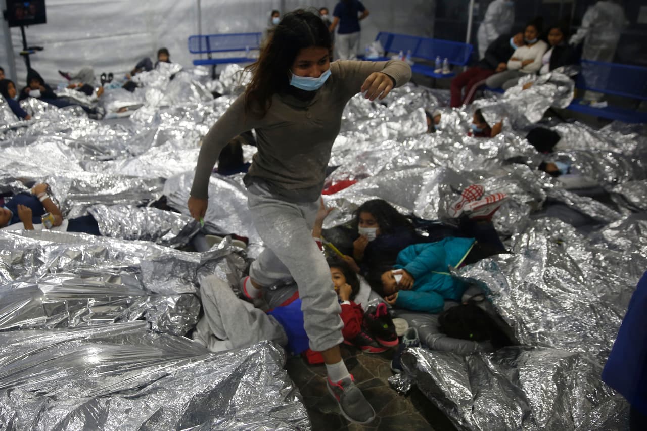 Del sur de Ecuador y con padres en EEUU: lo que se sabe de las dos niñas que fueron arrojadas del muro fronterizo