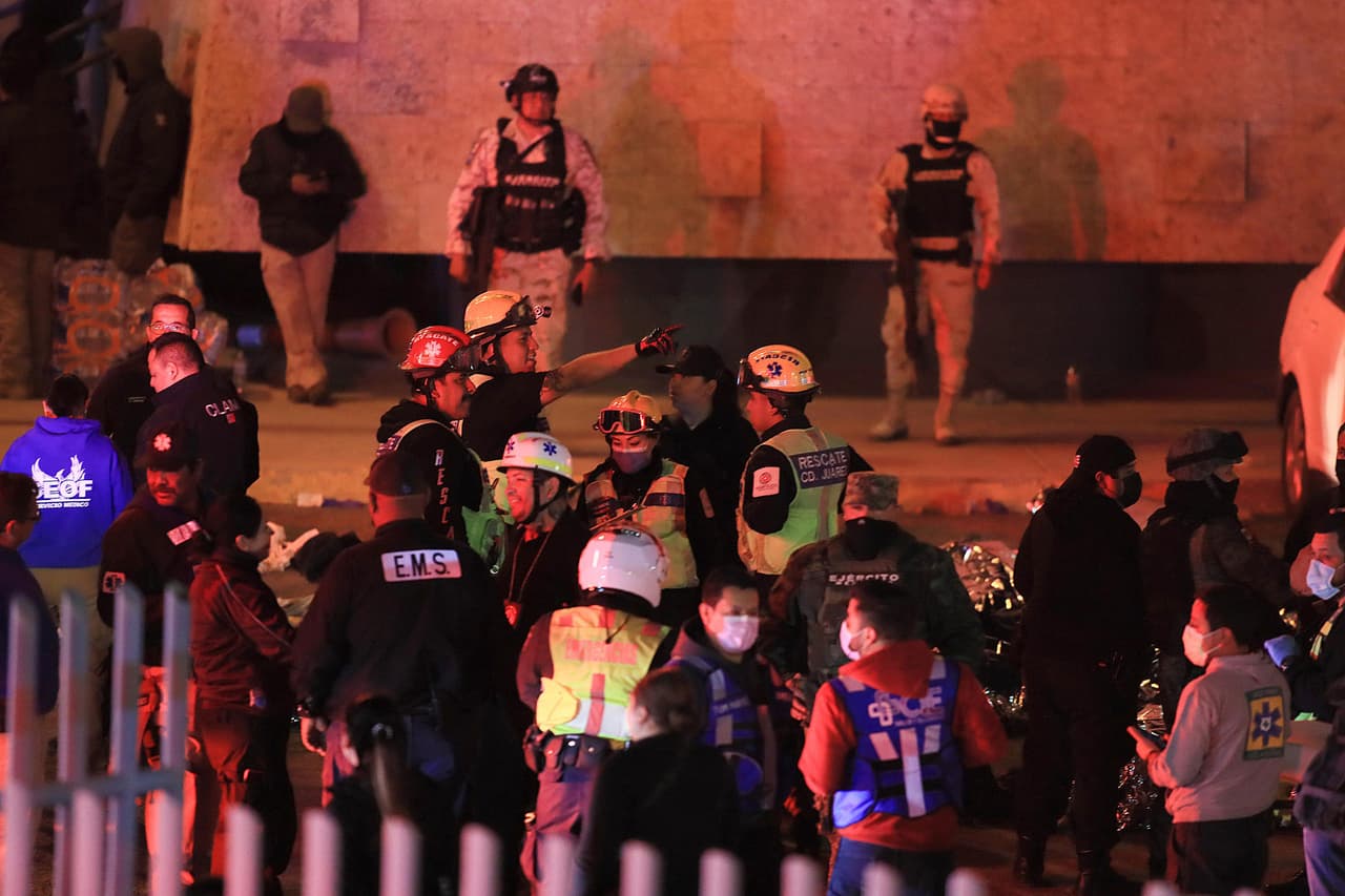 El siniestro se desató poco antes de la medianoche, lo que provocó la movilización de bomberos y de decenas de ambulancias. El lugar permanecía custodiado durante la madrugada por militares y guardias nacionales.