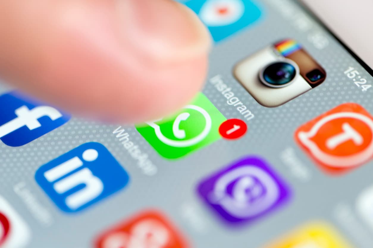 <h3 class="cms-H3-H3"><b>Eliminar cuenta</b></h3>
<br>
<br>Si a pesar de todo sigues sin aceptar las condiciones de la plataforma para mediados de septiembre de 2021, WhatsApp eliminará directamente tu cuenta, perdiendo todas tus conversaciones, archivos y tus registros de llamadas. 
<br>