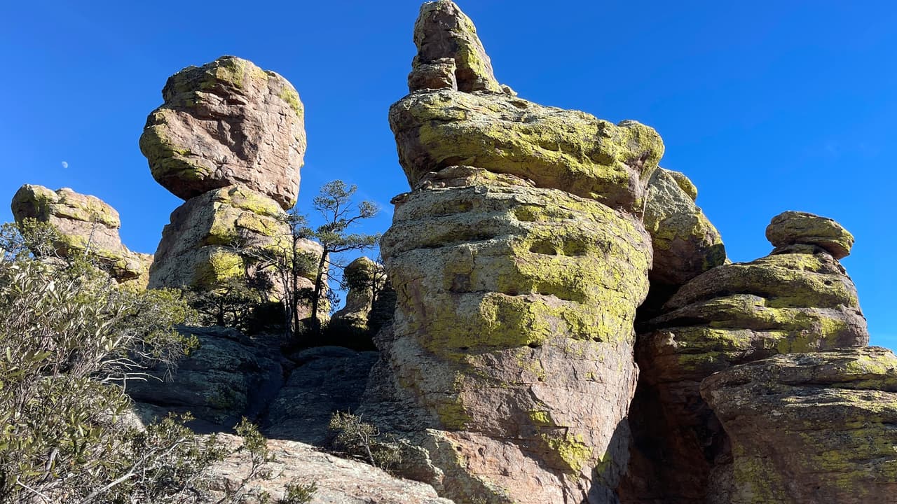 El Monumento Nacional Chiricahua es una unidad del Sistema de Parques Nacionales ubicada en las Montañas Chiricahua del sureste de Arizona.