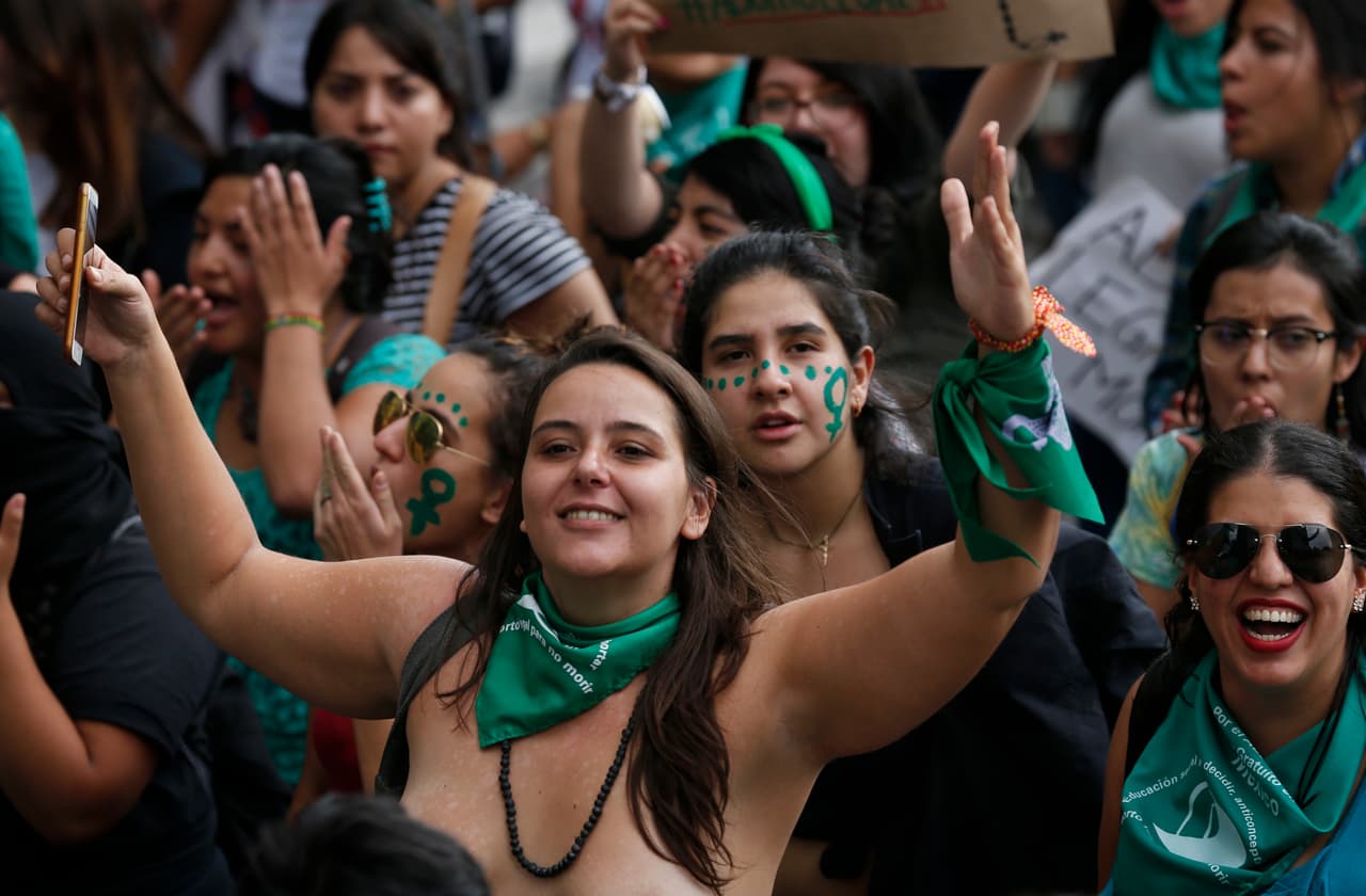 <b>México</b>. Puesto 76 en el ranking. El 39% de las mexicanas participa en el sistema financiero y el 41% del parlamento está ocupado por mujeres. 14% de las mexicanas han sufrido violencia doméstica, 
<a href="https://giwps.georgetown.edu/country/mexico/">una de las estadísticas más bajas de la región</a>. El estudio también incluye los asesinatos a mujeres por parte del crimen organizado. México ocupa el primer lugar en America latina, con 1.1 muertes por cada 100,000 habitantes. El 46% de las mexicanas están empledas.