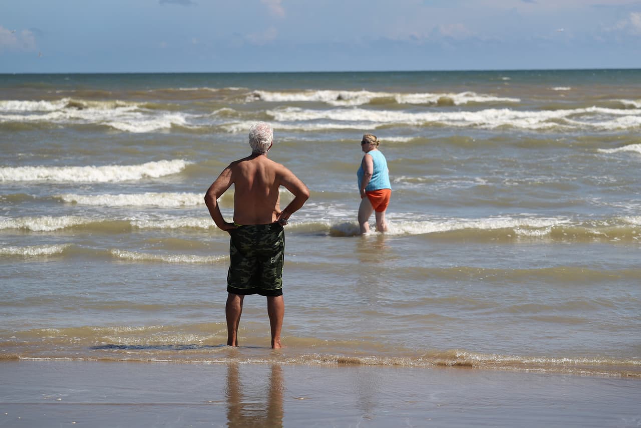 <b>Océano Atlántico.</b> La salida al mar del Río Grande en el golfo de México es en una playa visitadas por bañistas, en el parque nacional Boca Chica. No tiene ninguna barrera que entra al mar, como la barda de Tijuana.
<br>