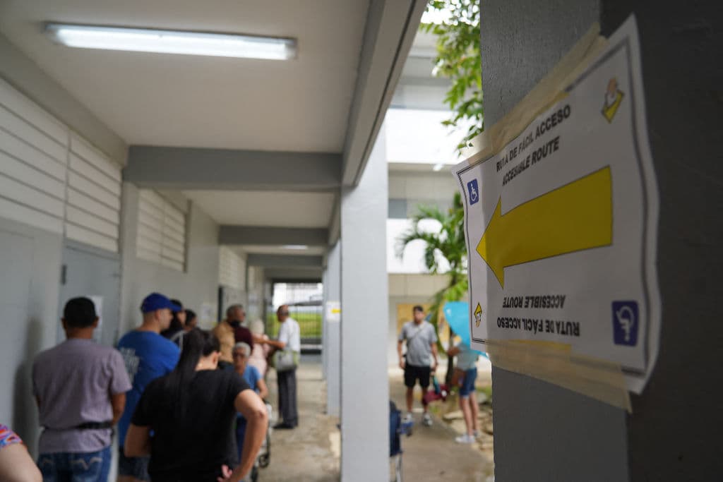 En general, los electores han encontrado pocas dificultades en el proceso para llenar las 
<b>5 papeletas que forman parte de esta consulta histórica para la isla</b>.