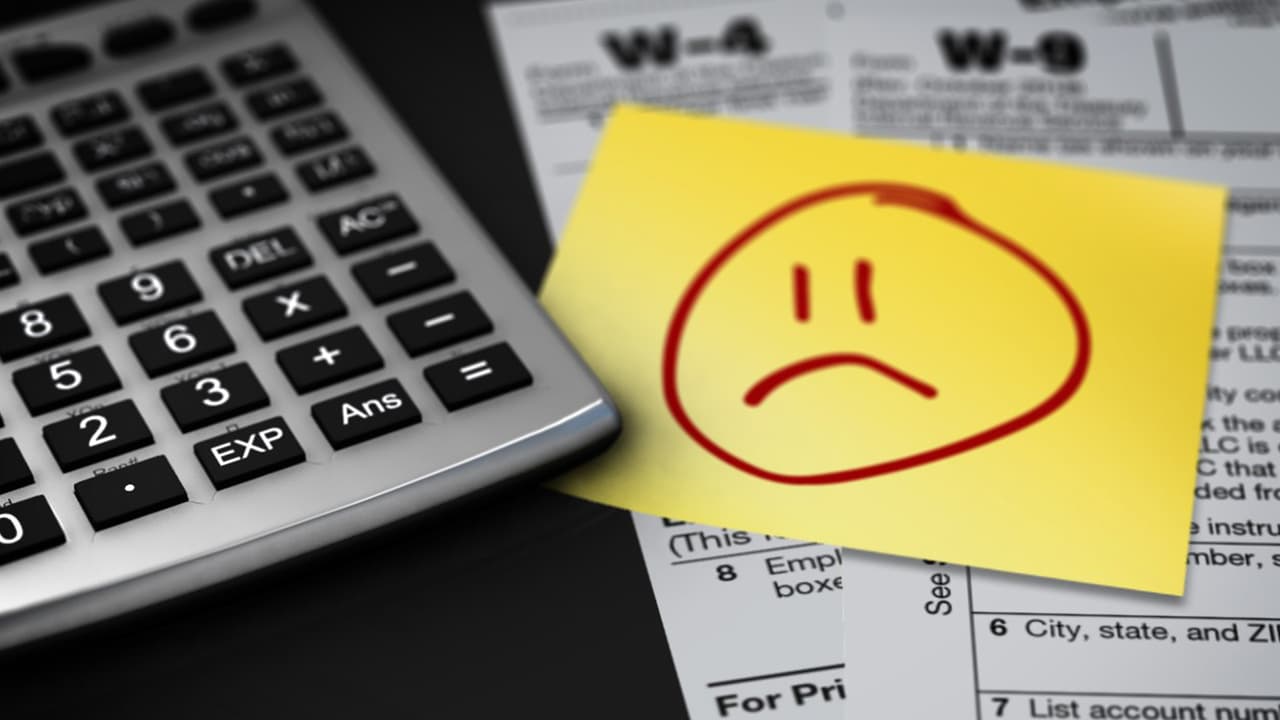 <b>¿Y si no tengo noticias sobre mi reembolso?</b>
<br>De acuerdo con el IRS, si han pasado más de 21 días de que presentaste tu declaración y no has tenido noticias de tu rembolso puede deberse a diversos motivos. 
<br>En caso de que haya errores o inconsistencias, la autoridades se pondrá en contacto contigo.