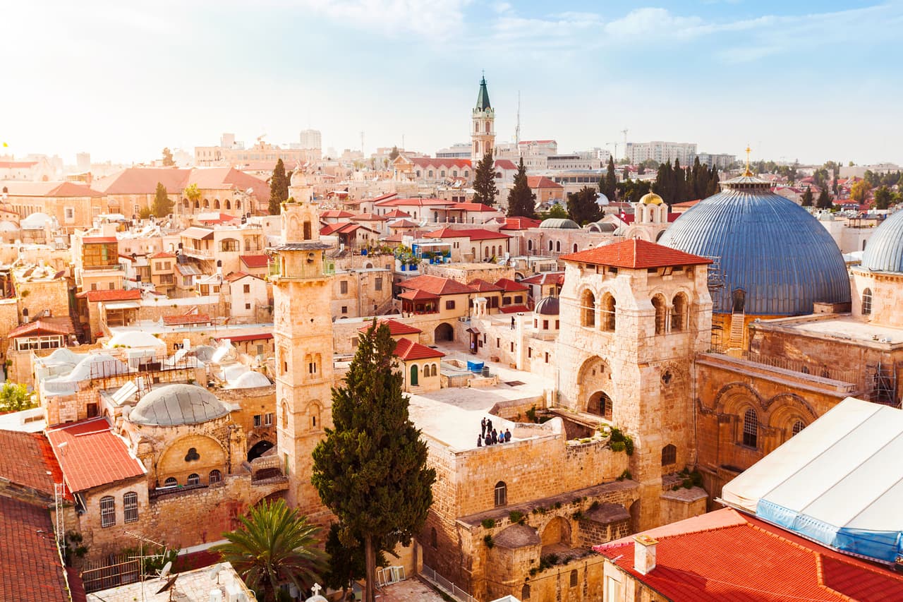 <b>Puesto 7. Israel</b>
<br>
<br>Tasa más alta de impuesto sobre la renta personal en 2021: 50.00%.
<br>
<br>En este país la tasa marginal más alta se activa para los ingresos anuales de más de 647,641 nuevos shekels israelíes (209,447 dólares).
<br>
<br>Los ingresos anuales por debajo de 75,480 shekels (24,530 dólares) no están sujetos a impuestos sobre la renta.
<br>