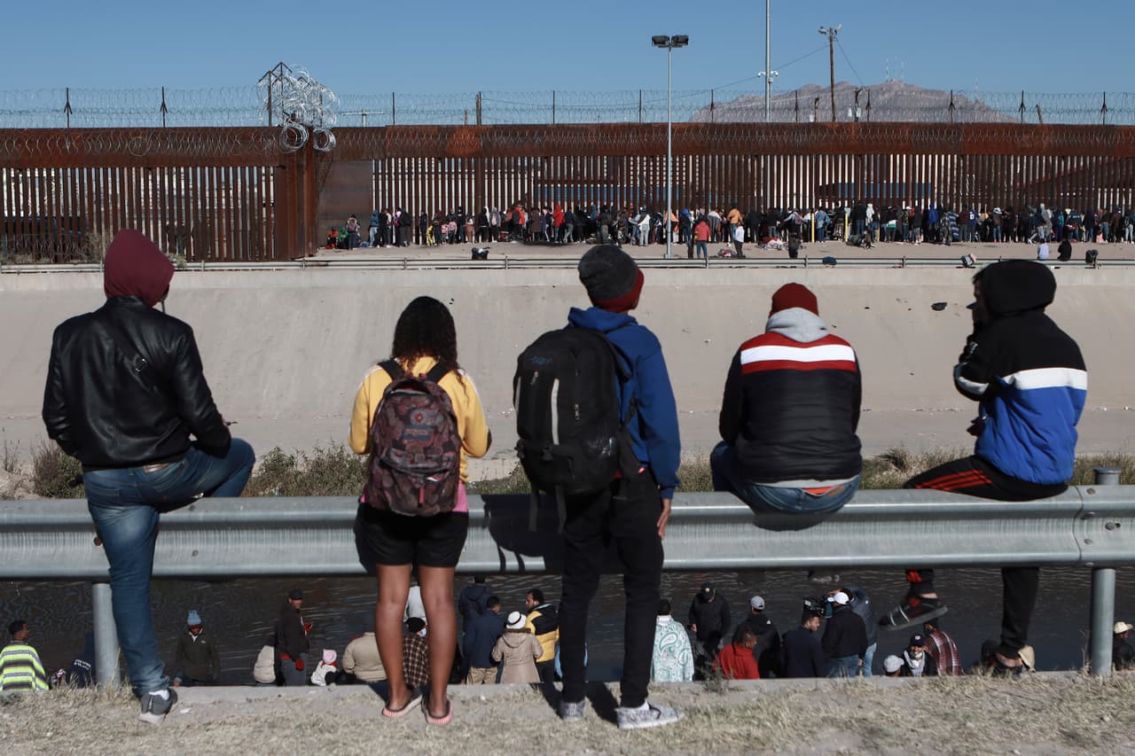 Cómo la política de inmigración de Estados Unidos creó un peligroso cuello de botella en México