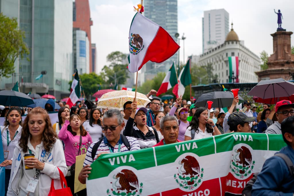Polémica reforma judicial de AMLO: manifestantes entran a la fuerza al Senado 
