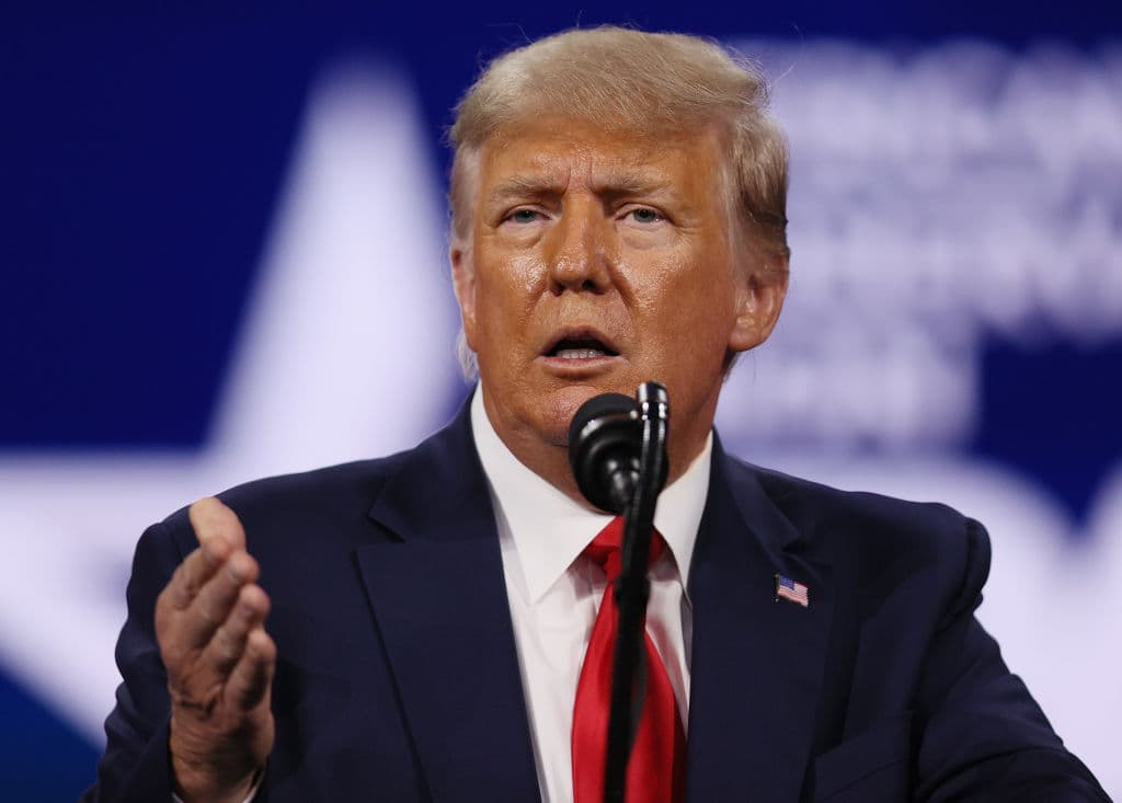 Trump planteó trasladar turistas con covid-19 provenientes de Asia a Guantánamo, según un nuevo libro sobre su gobierno