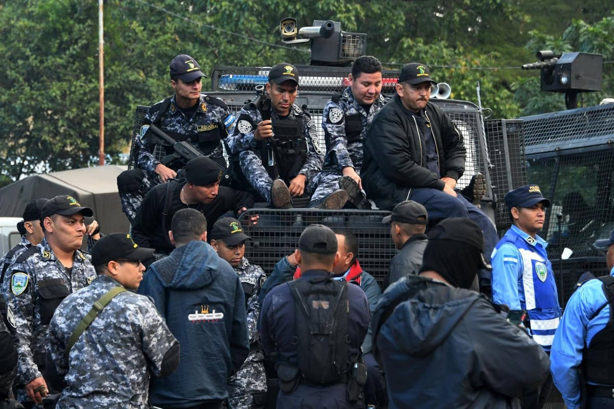 La policía hondureña desobedeció al presidente en nombre de la democracia. ¿Influyó EEUU?