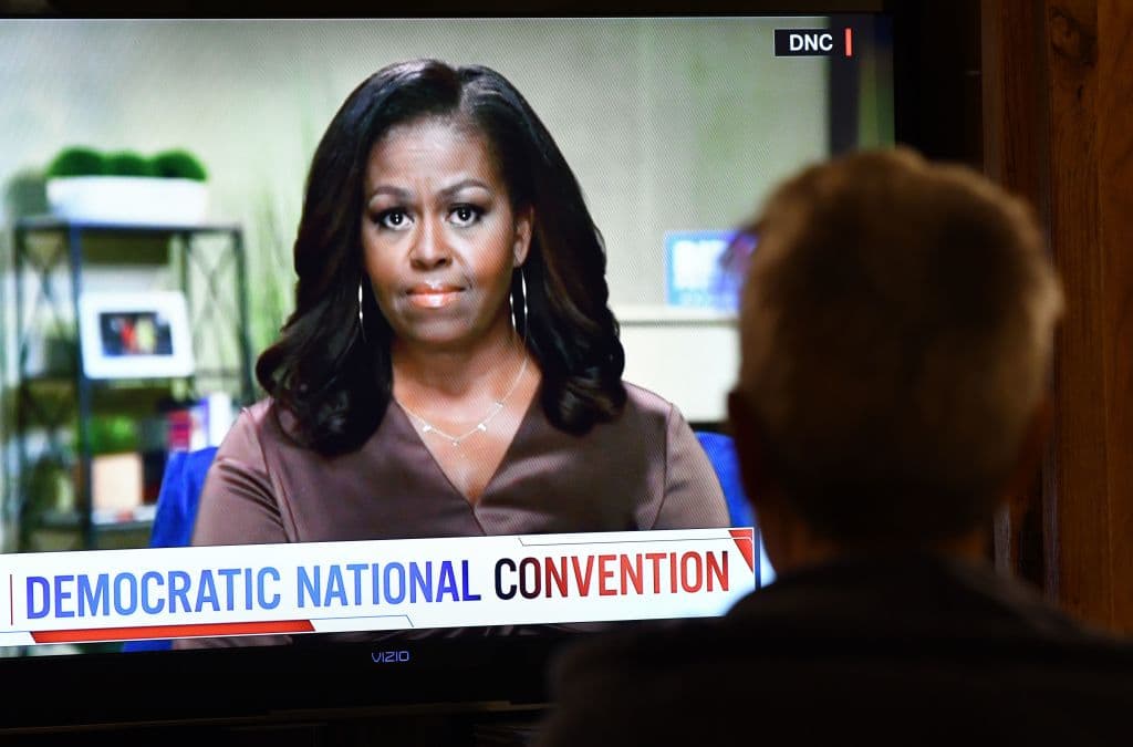 Michelle Obama, Bernie Sanders y republicanos disidentes: claves de la primera jornada de la Convención Demócrata virtual