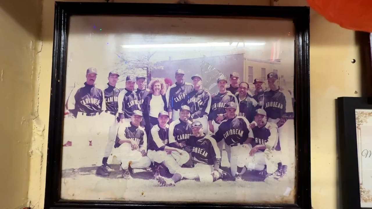 <b>Este espacio cultural cumplirá 51 años en este verano.</b> 
<br>
<br>Toñita cuenta que 
<b>inició como un club de béisbol</b> y poco a poco la misma comunidad lo fue transformando. 
<br>