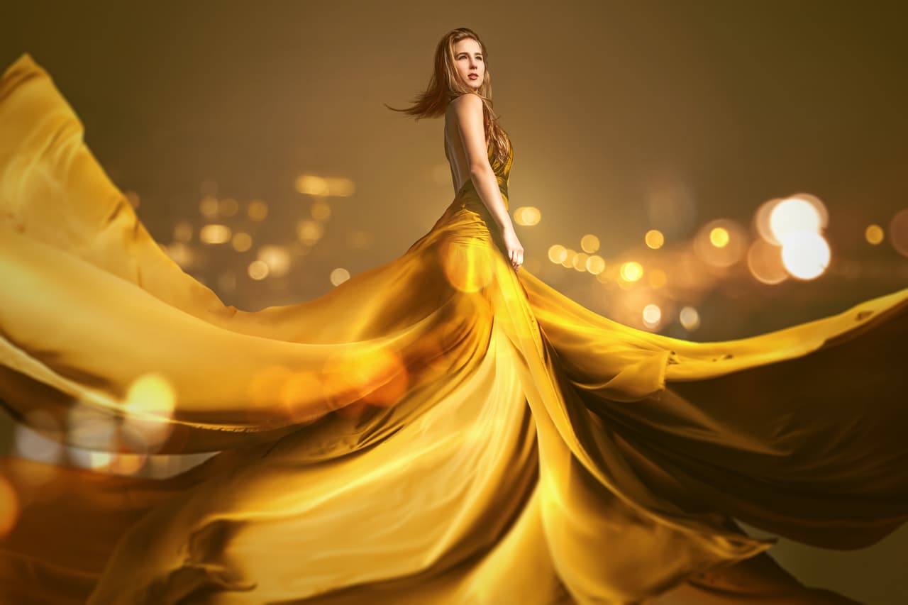 <b>LEO</b>
<br>
<b>Tu color para la primavera:</b> Dorado o naranja
<br>Te asombrarás de lo que vas a conseguir. La primavera llega con vitalidad, ejercicios físicos, gimnasios, belleza y movimiento. Tu nueva disposición y actitud ante la vida te granjeará muchos amigos y te captará el favor de quienes tienen en sus manos las posibilidades para que puedas dar ese salto cualitativo en tu trabajo que representará una mejor posición, e ingresos