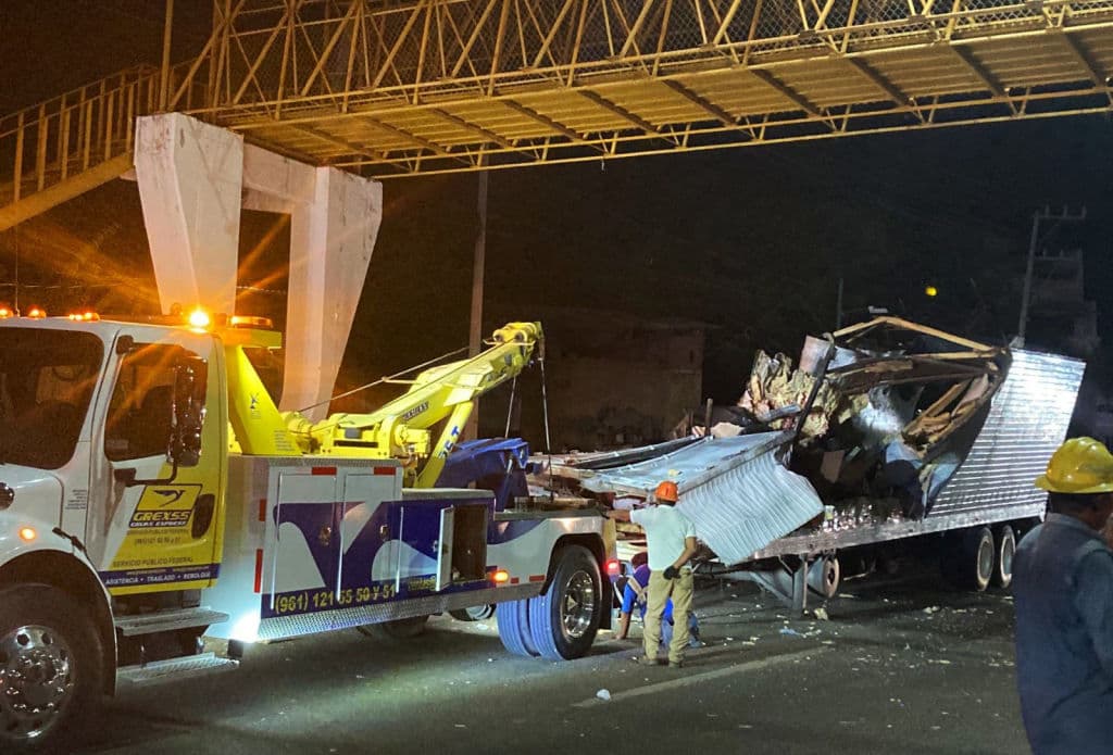 El accidente deja 
<b>al menos 55 migrantes muertos y un centenar de heridos</b> de al menos 
<b>cinco nacionalidades</b>, según el más reciente balance entregado este viernes por las autoridades de Chiapas.
<br>