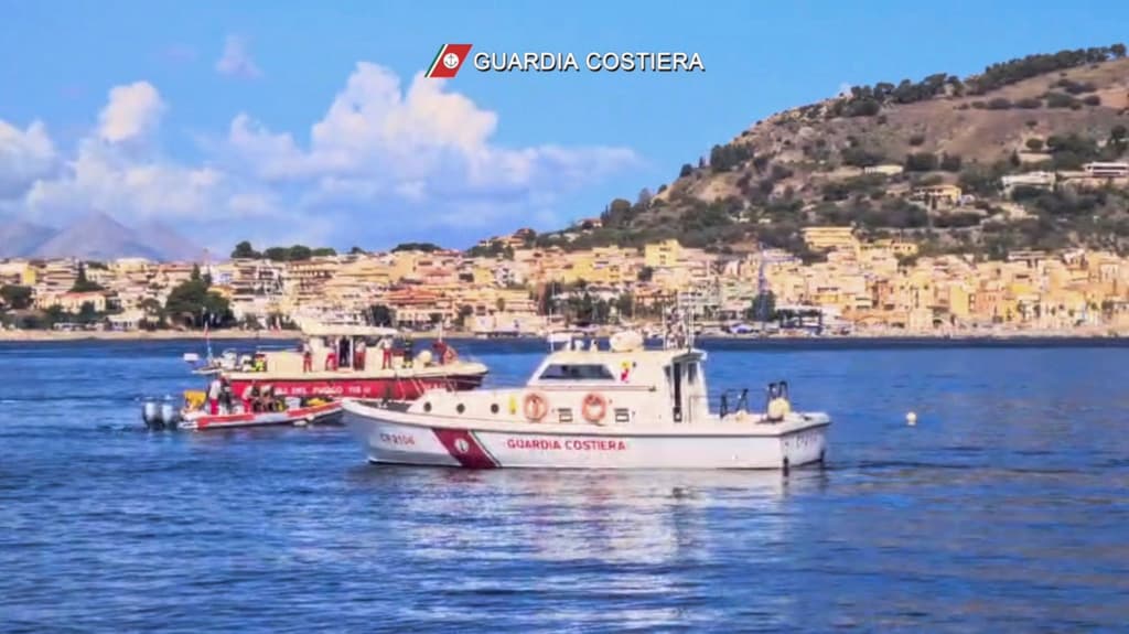 Al menos un muerto y seis desaparecidos en el naufragio de un velero en Sicilia tras atravesar una tromba marina