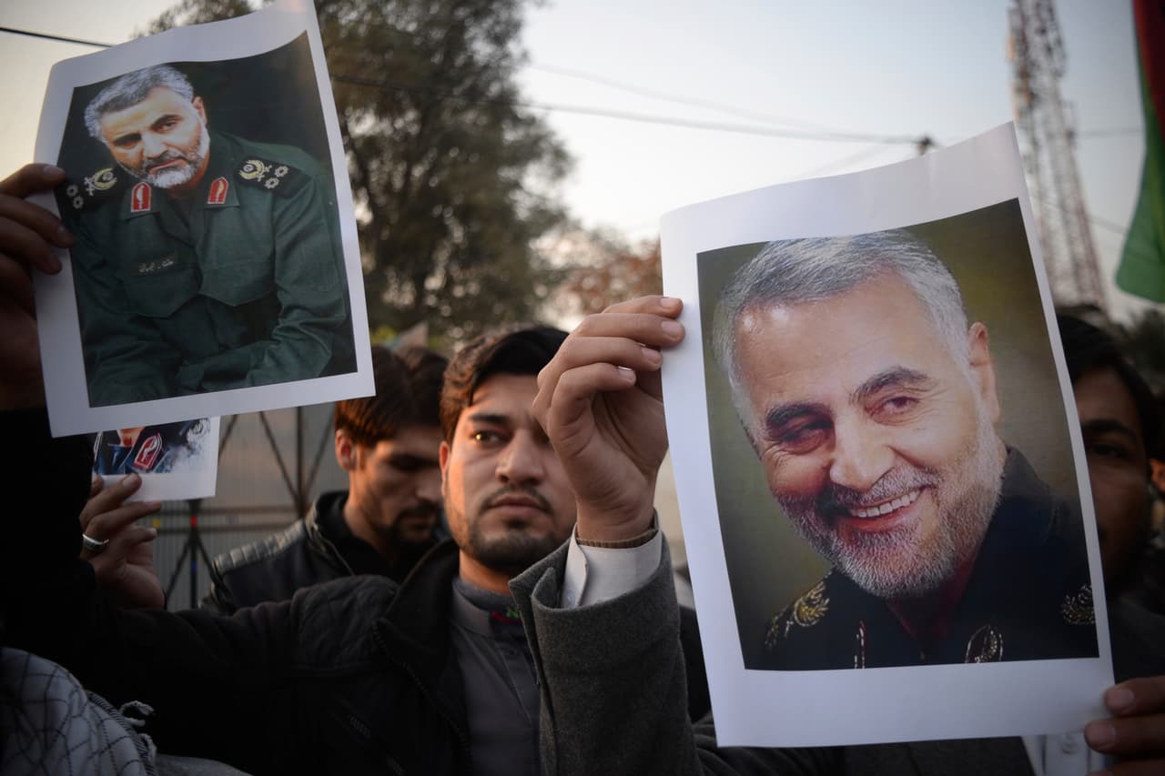 "Instamos a todas las partes implicadas, en especial a EEUU, a que mantengan la calma y la moderación y eviten que las tensiones aumenten", agregó el diplomático chino. Irán prometió "represalias severas" por el ataque.