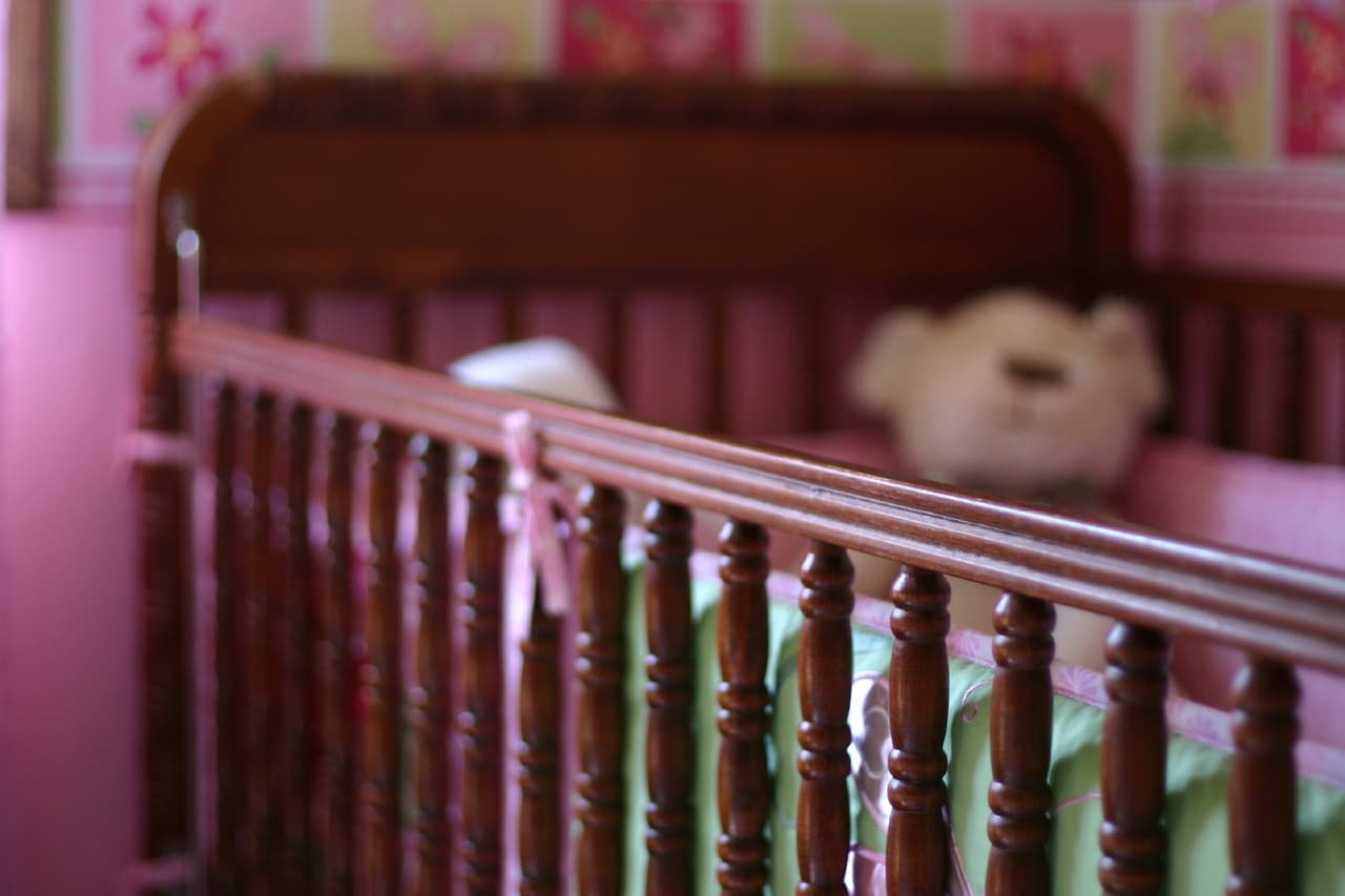 <b>Entrega gratuita de cuna</b>
<br>Las familias pueden solicitar cunas gratuitas Pack n ’Play para que todos los bebés tengan un espacio seguro para dormir.
<br>
<br>Llame a Maternity Care Coalition al 
<b>215-989-3589</b> o complete este 
<a href="https://maternitycarecoalition.org/cribs-for-kids/in-need-of-a-crib/" target="_blank">formulario en línea</a>.
<br>