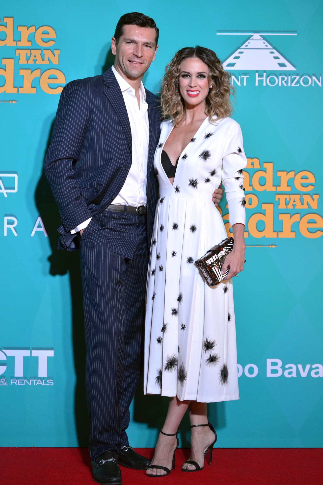 En su primer embarazo
<b> <a href="http://www.univision.com/temas/jacqueline-bracamontes">Jacqueline Bracamontes</a></b> esperaba mellizos, a quienes les pondría por nombre Jacqueline y Martín.