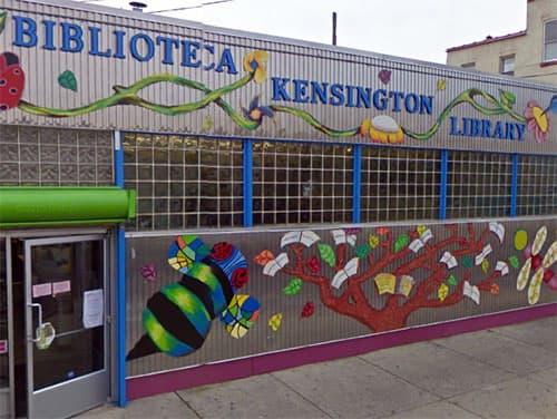 <b>Kensington Library</b>
<br>104 West Dauphin Street
<br>Philadelphia, PA 19133-3701
<br>215-685-9996
<br>
<br>Ubicada cerca de la estación York-Dauphin El, la 
<a href="https://libwww.freelibrary.org/locations/kensington-library" target="_blank">biblioteca</a> sirve a Kensington, West Kensington y Norris Square. Abrió el 20 de julio de 1956. Fue renovada en 1997. Cuando la visites, echa un vistazo al mosaico en la sala de reuniones. Fue diseñado por Network Arts y creado con la ayuda de los niños del vecindario.
<br>