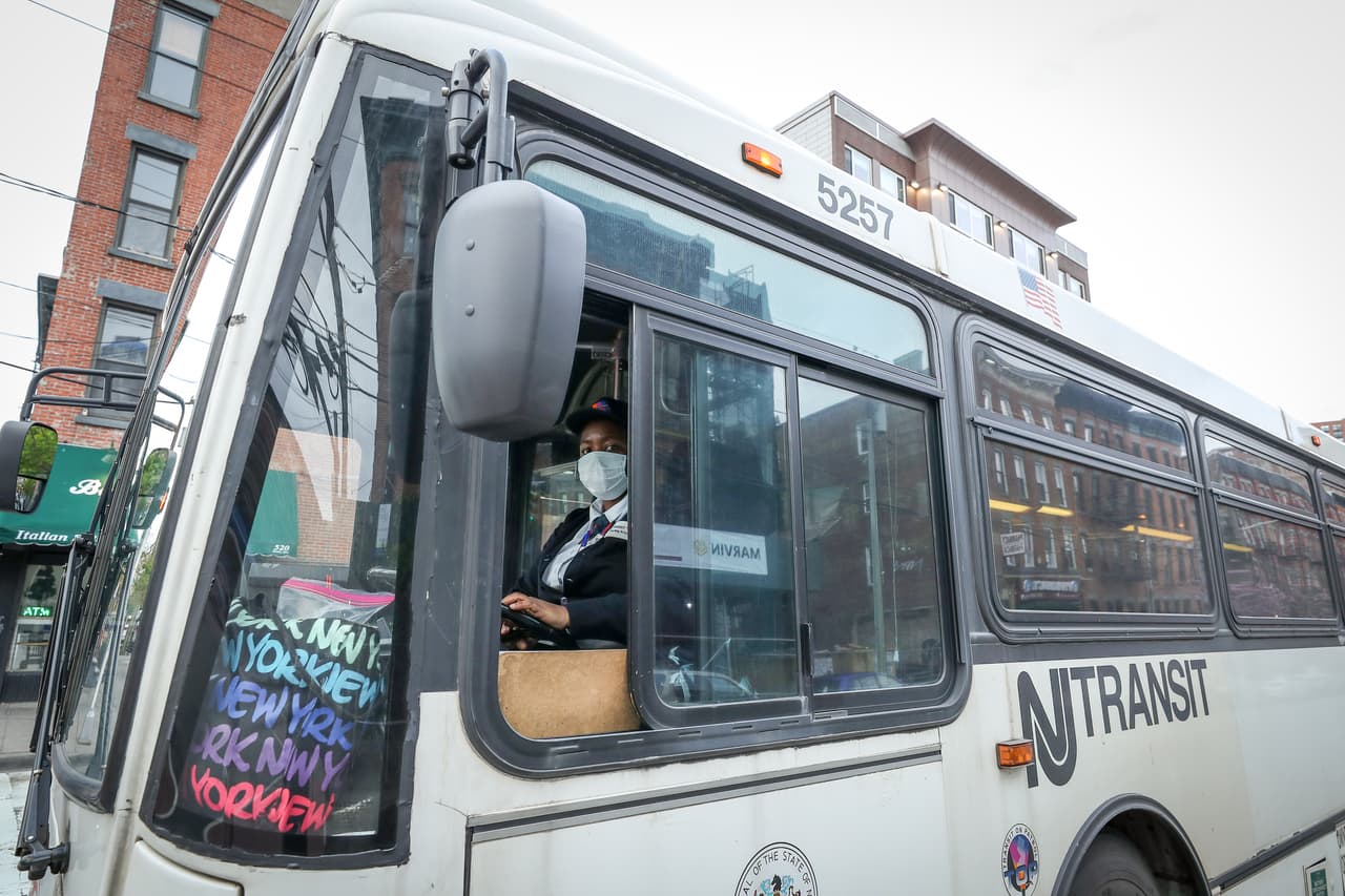 New Jersey Transit ya no exigirá las mascarillas, según el Gobernador Murphy