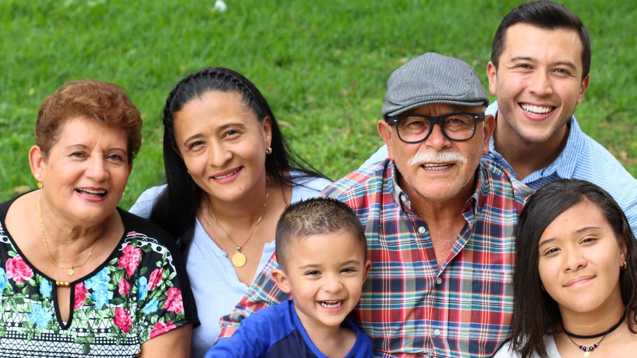 <b>Más de 12 millones de hispanos viven hoy en Texas</b>. Somos la mayoría. Pero, 
<i>¿quiénes somos exactamente? ¿De dónde venimos? ¿Dónde vivimos? ¿Y cómo estamos cambiando al estado?</i> Esta guía responde esas preguntas con datos del censo y un enfoque humano: 
<b>una herramienta pensada para ti, tu familia y nuestra comunidad en crecimiento.</b>